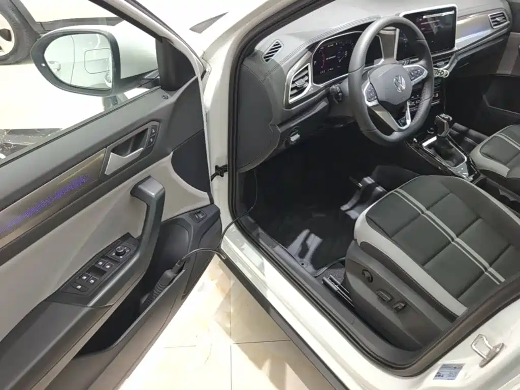 Volkswagen T-Roc — миниатюра 16