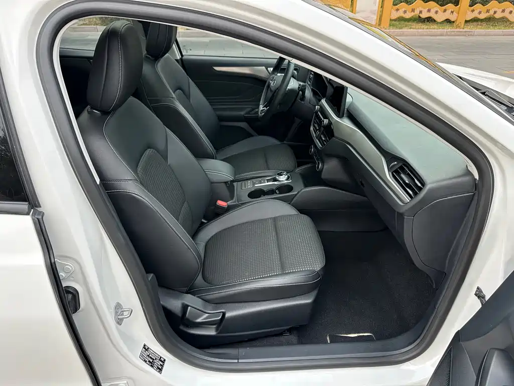 Ford Focus — миниатюра 20