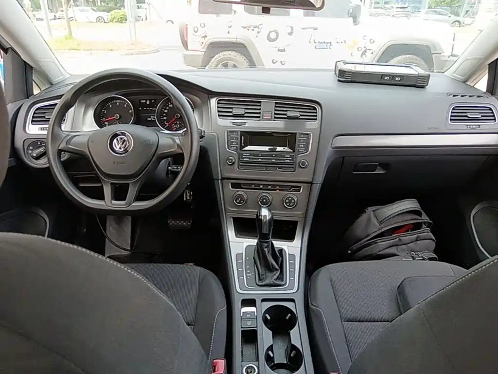 Volkswagen Golf — миниатюра 10