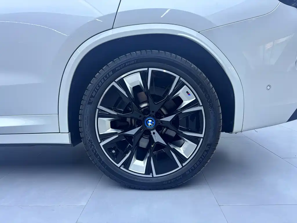 BMW iX3 — миниатюра 7