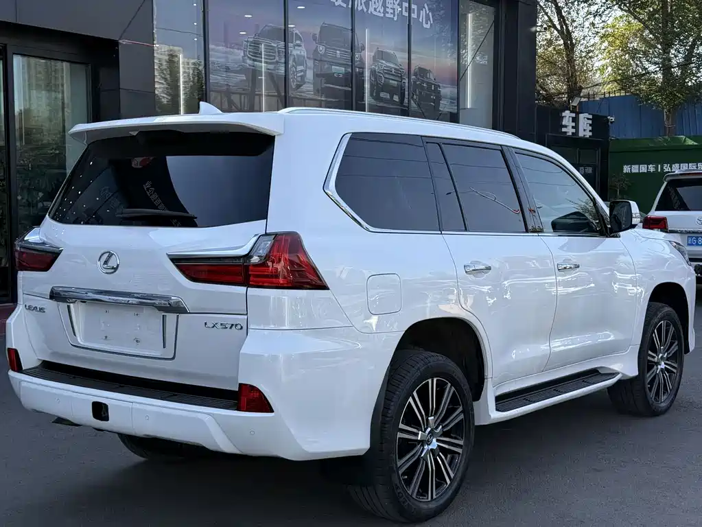 Lexus LX — миниатюра 6