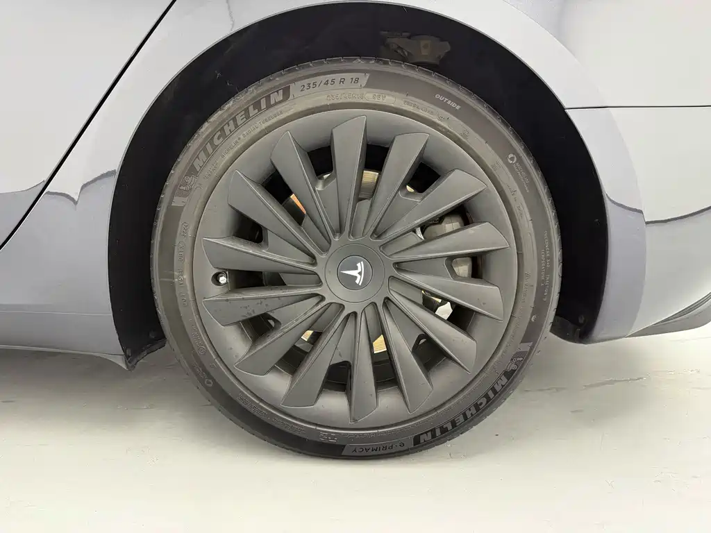 Tesla Model 3 — миниатюра 8