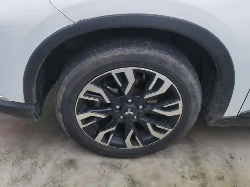 Mitsubishi Outlander — миниатюра 23