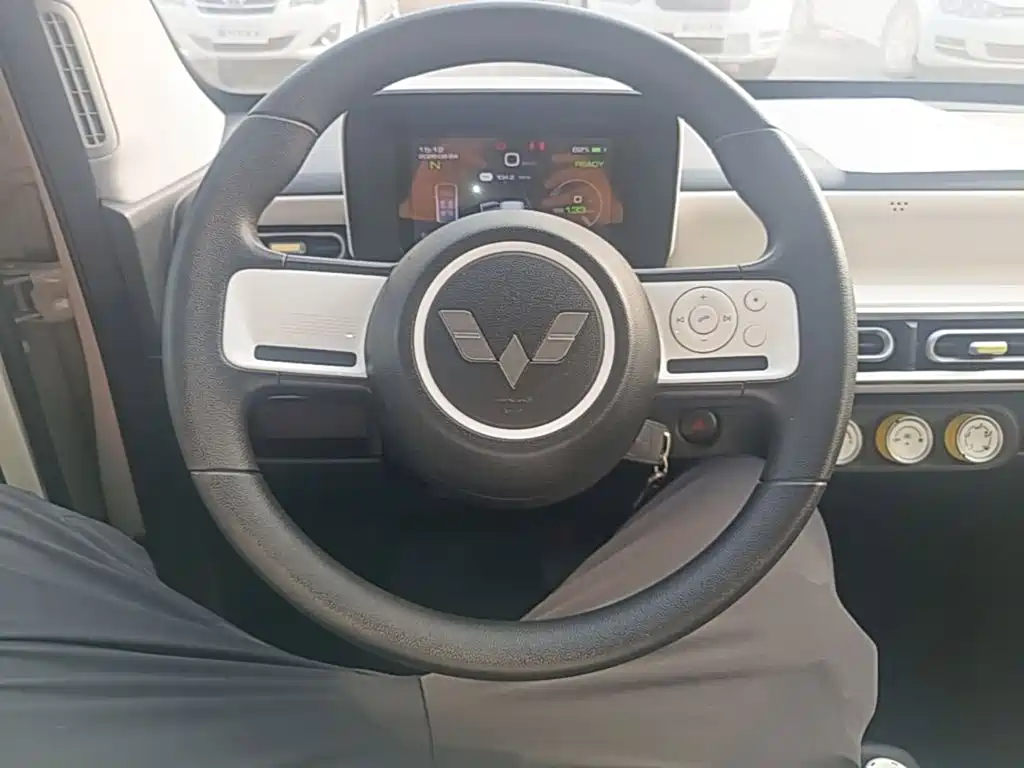 Wuling MINIEV — миниатюра 11