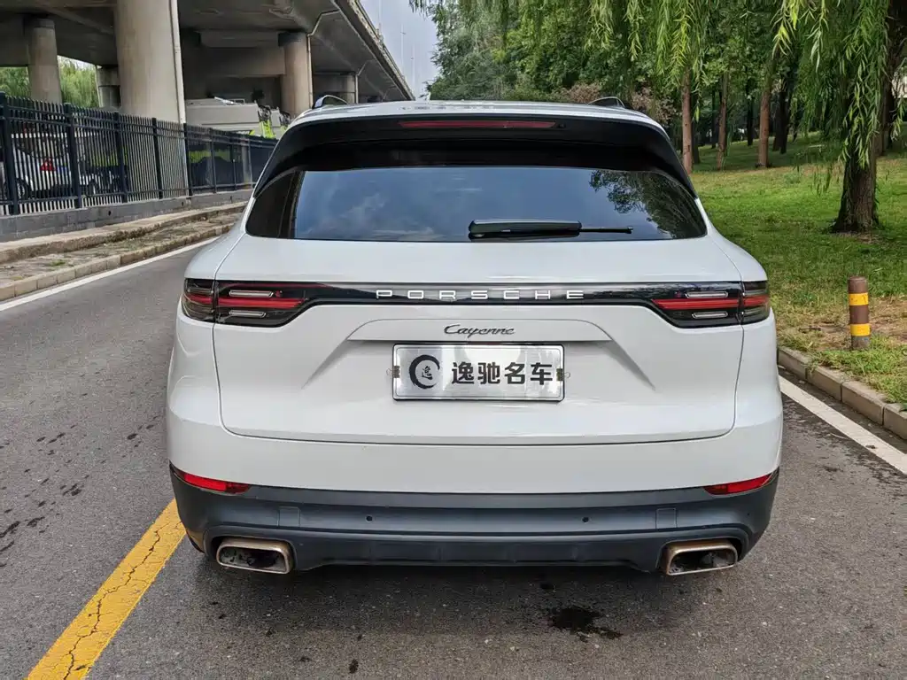 Porsche Cayenne — миниатюра 5