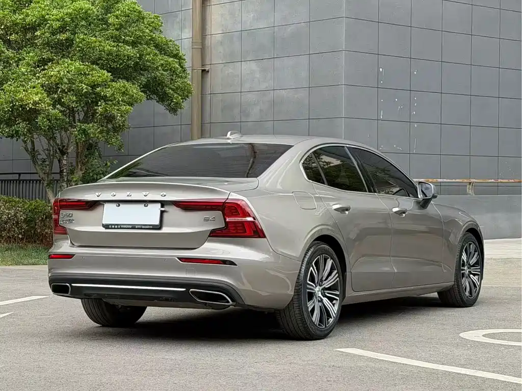 Volvo S60 2022 B4 Luxury
