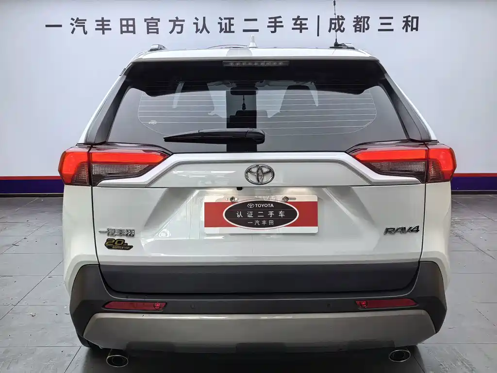 Toyota RAV4 — миниатюра 4