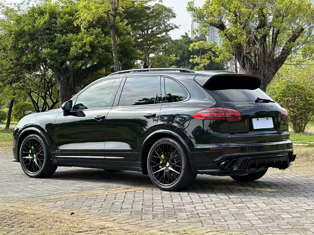 Porsche Cayenne — миниатюра 5