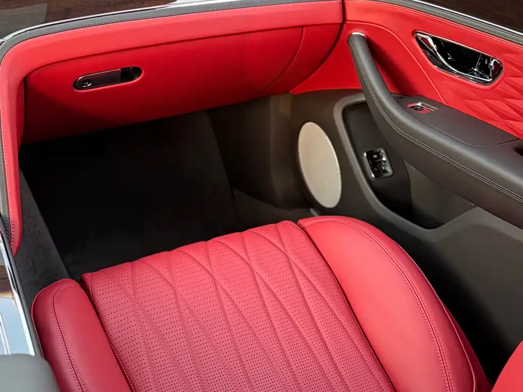 Bentley Flying Spur PHEV — миниатюра 24