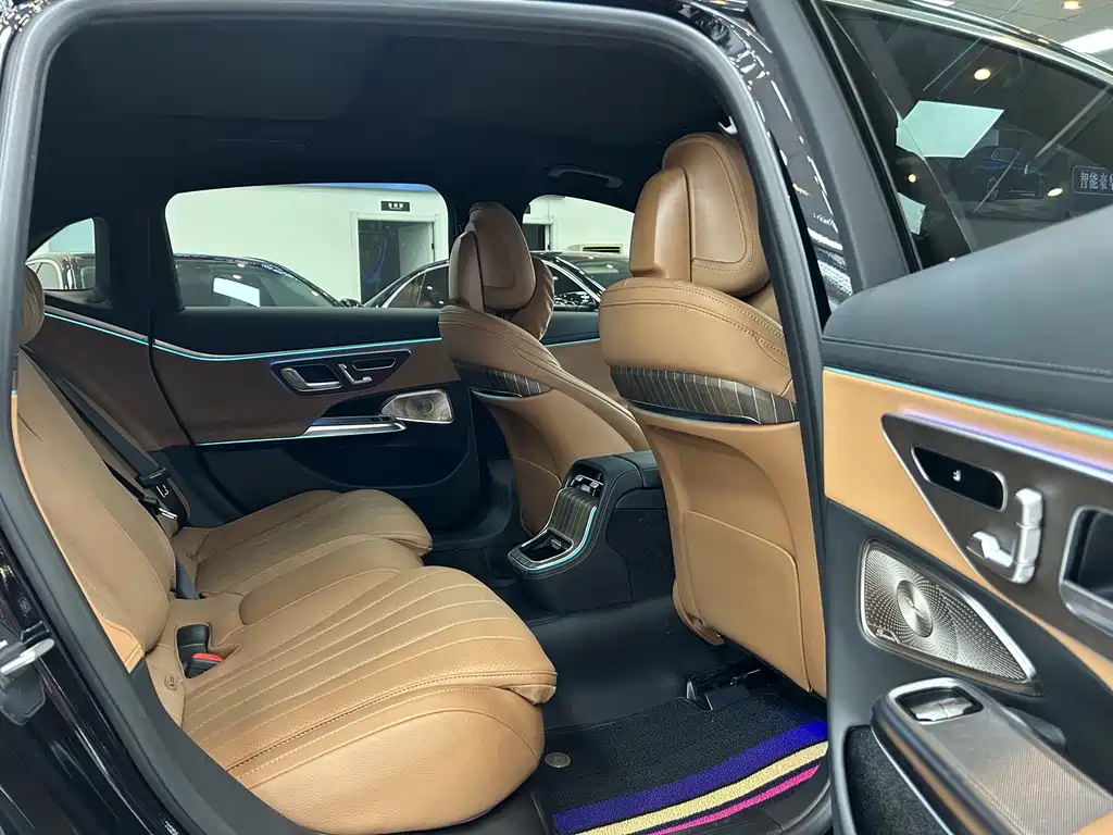 Mercedes-Benz E-Class — миниатюра 12