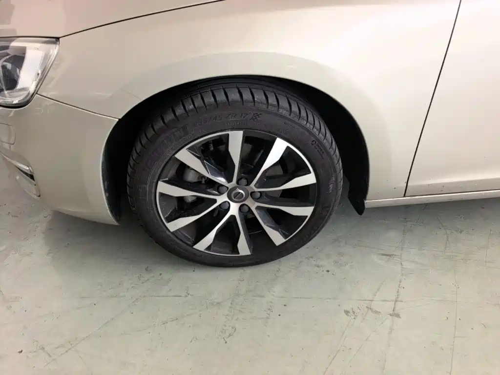 Volvo S60 — миниатюра 23