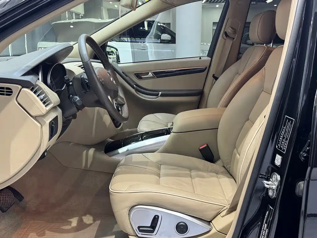 Mercedes-Benz R 2017 R 320 4MATIC