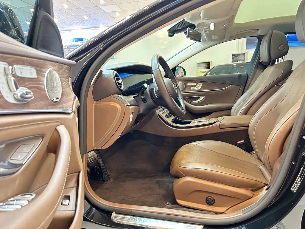 Mercedes-Benz E-Class — миниатюра 4