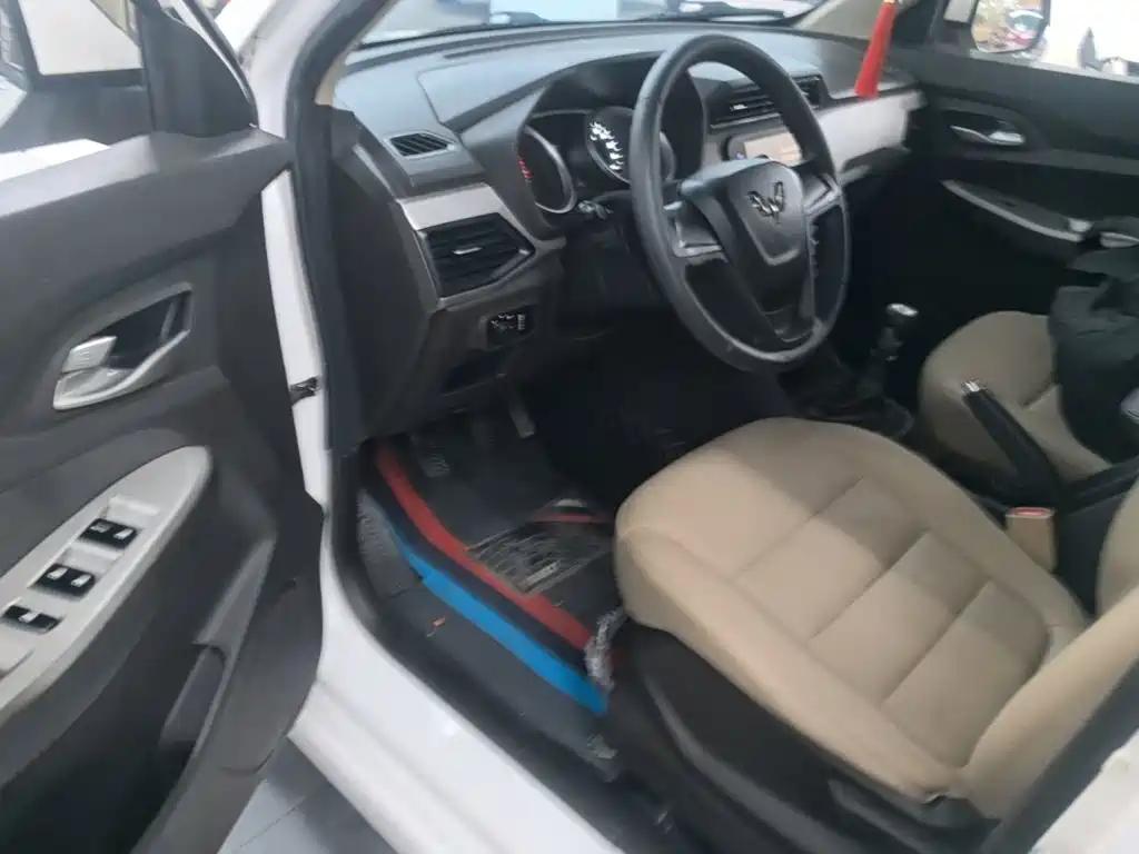 Wuling Hongguang — миниатюра 16