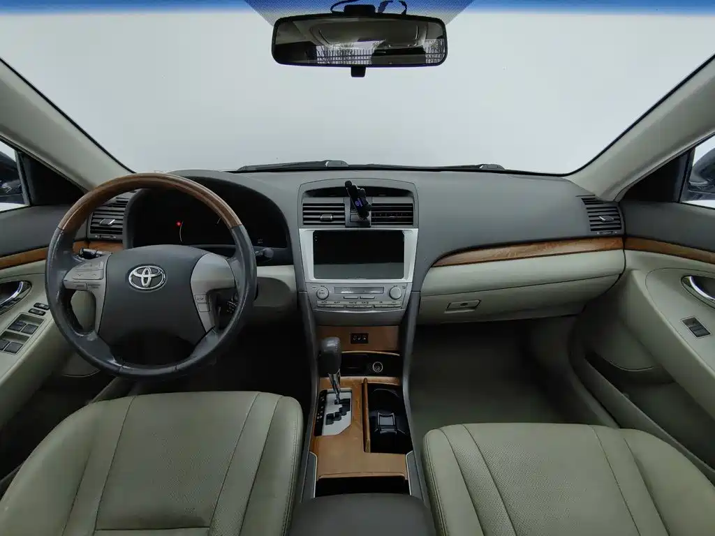 Toyota Camry — миниатюра 5