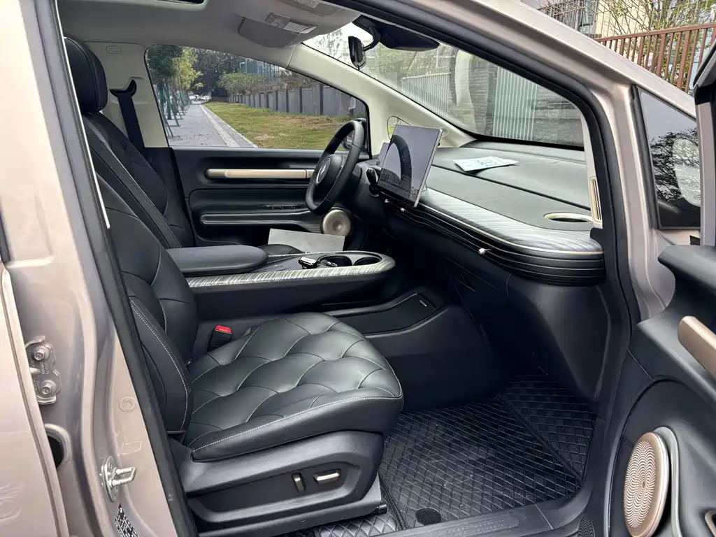 Baojun Yunduo — миниатюра 7