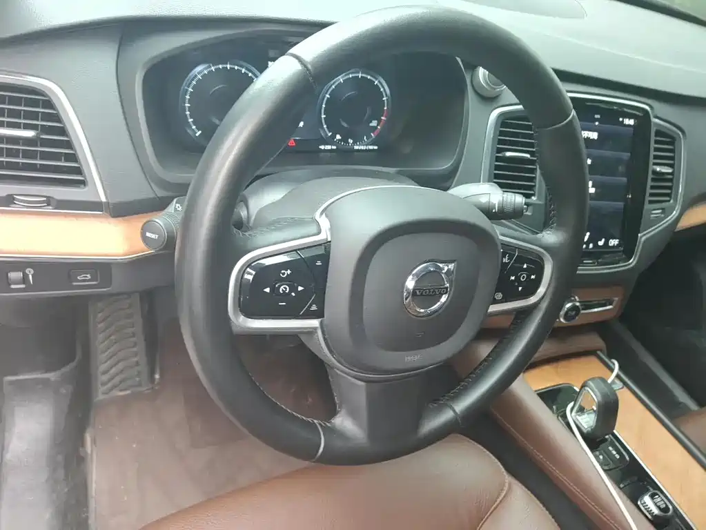 Volvo XC90 2022 B5 Luxury 7 мест