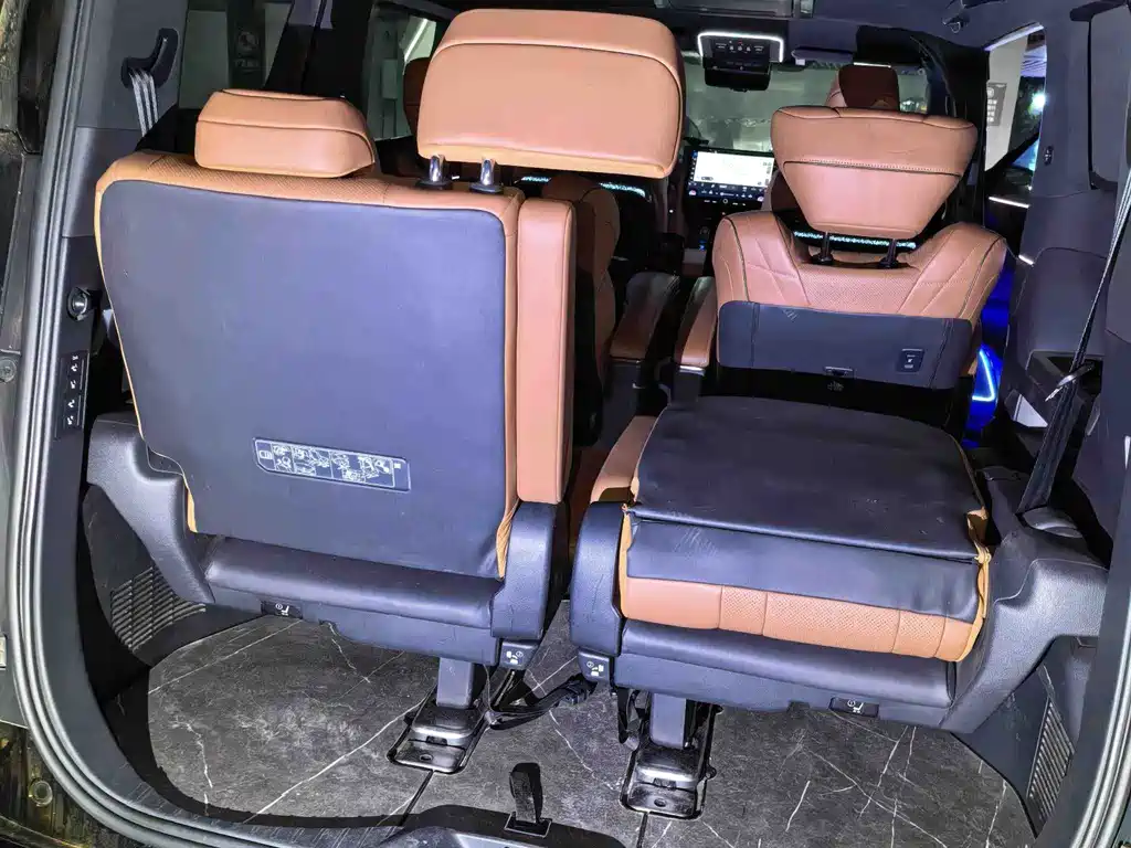 Toyota Vellfire — миниатюра 6