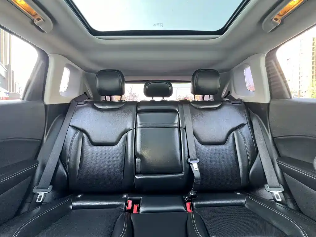 Jeep Compass — миниатюра 11