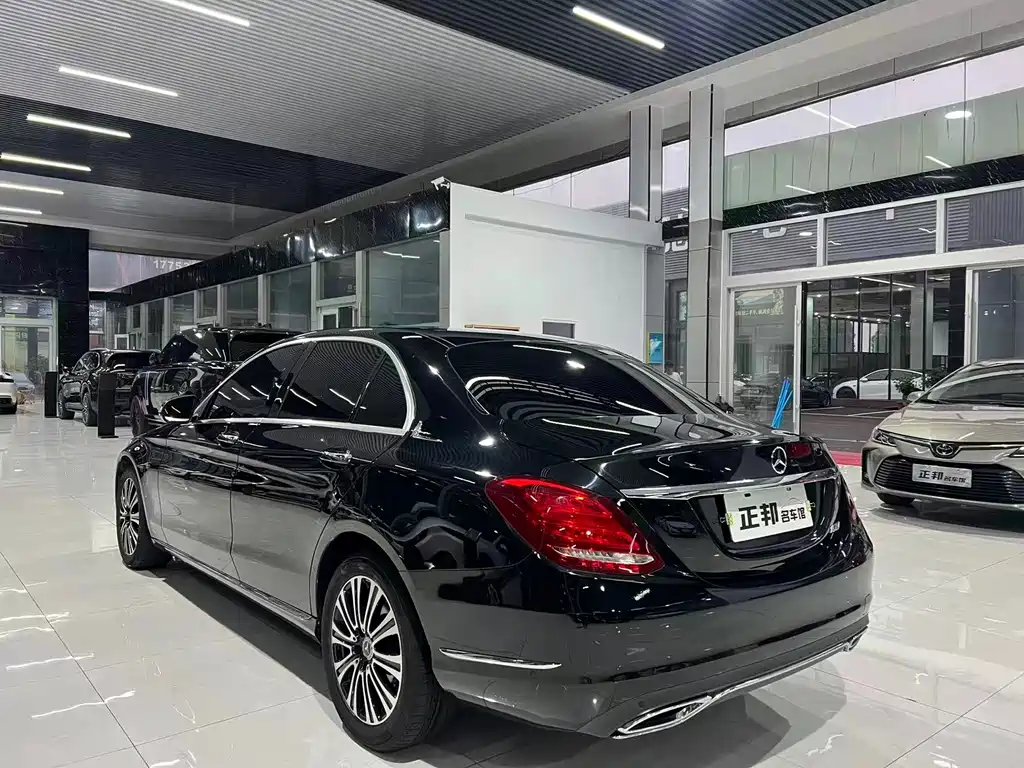 Mercedes-Benz C-Class — миниатюра 5
