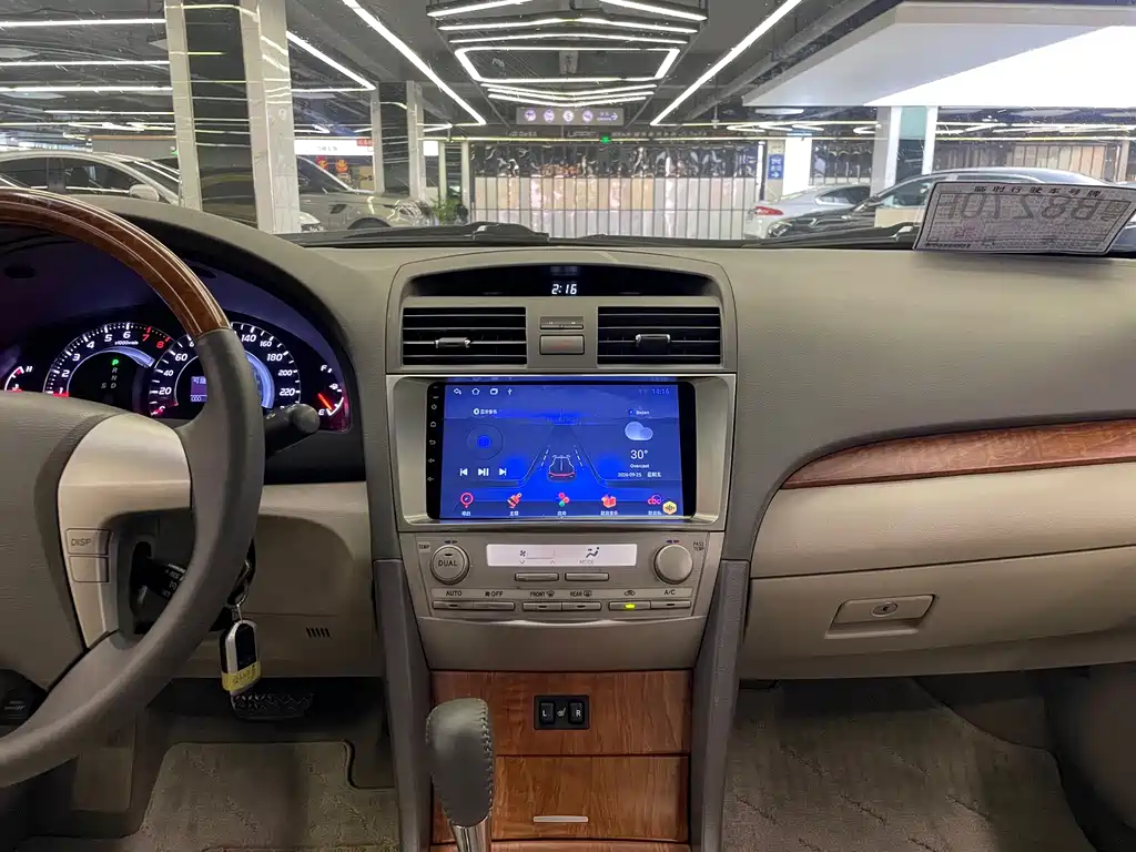 Toyota Camry — миниатюра 18