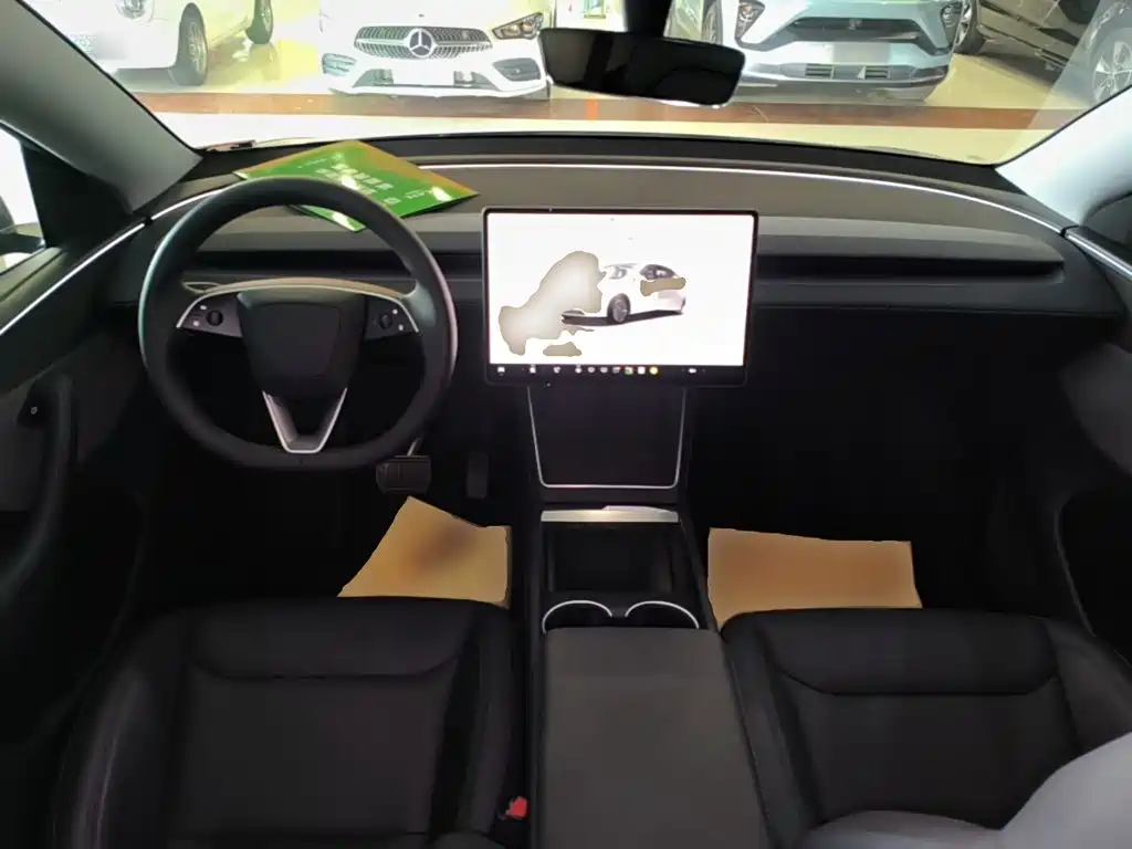 Tesla Model Y — миниатюра 10