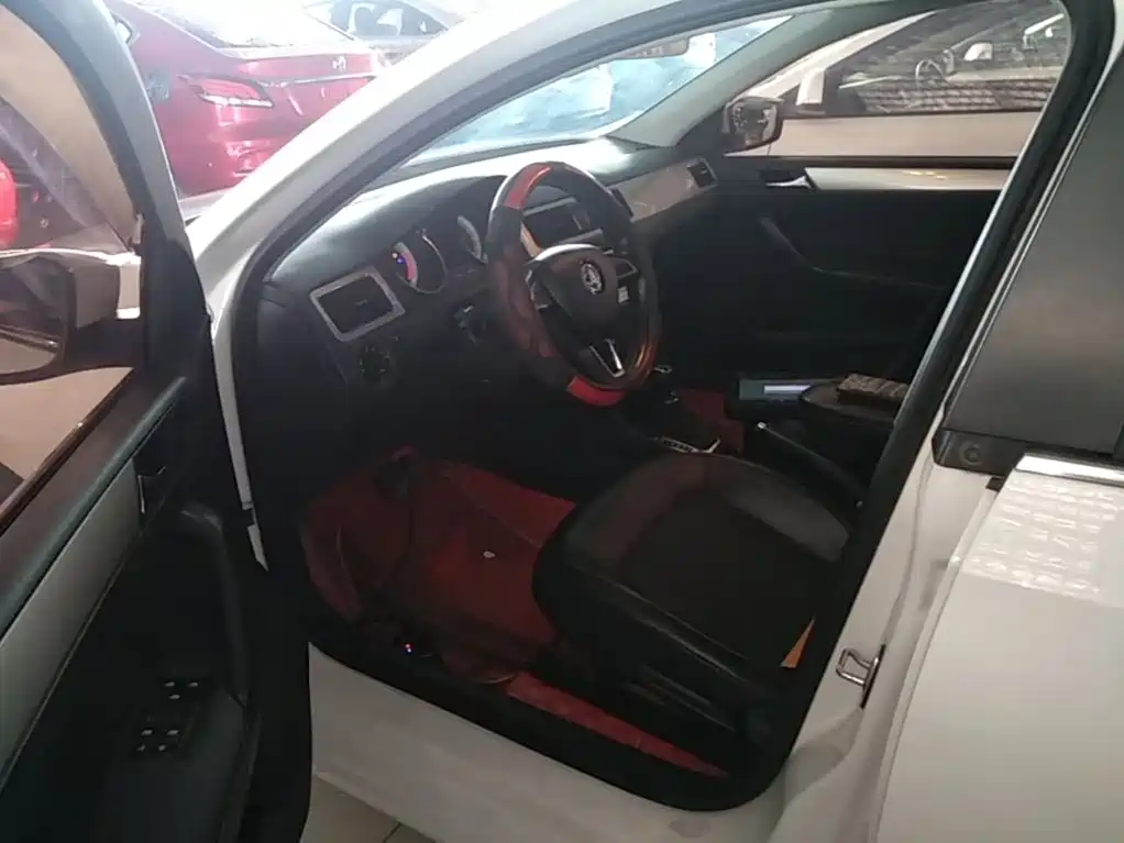 Skoda Rapid Spaceback — миниатюра 15