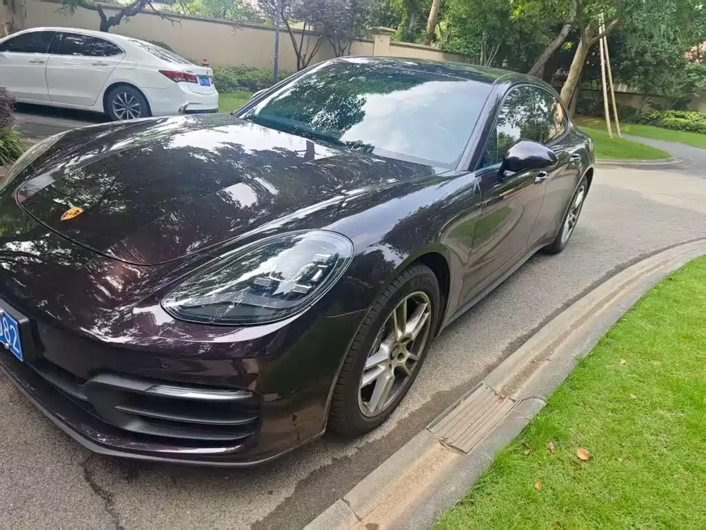 Porsche Panamera 2021