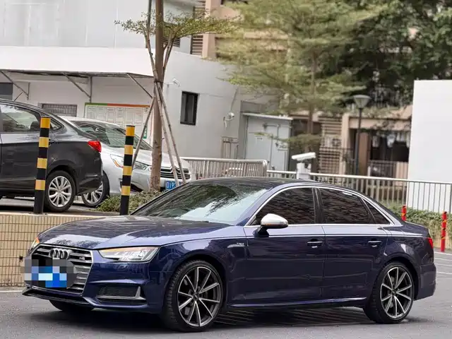 AUDI S4