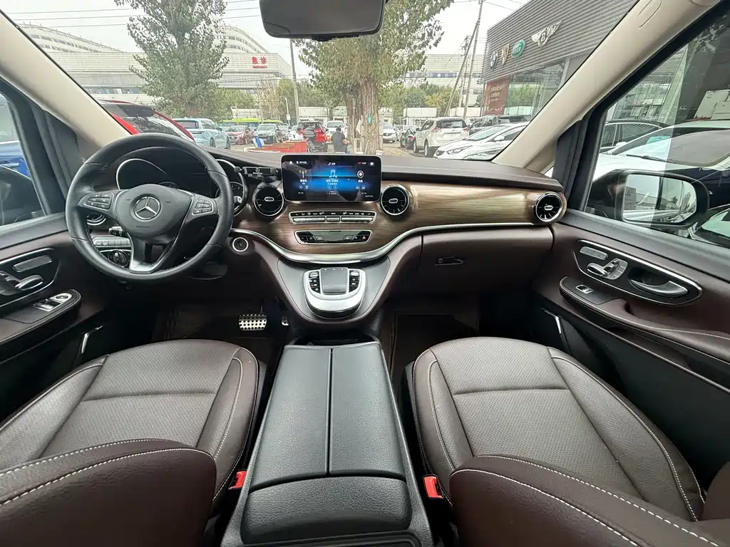 Mercedes-Benz V-Class — миниатюра 11