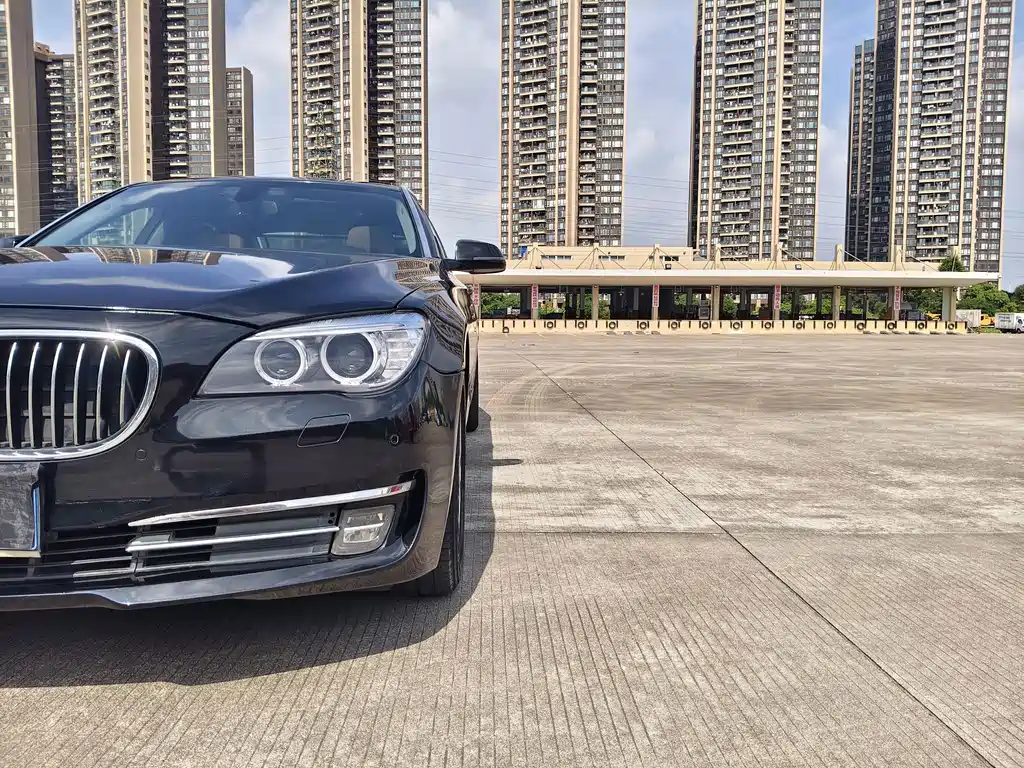 BMW 7 Series — миниатюра 18