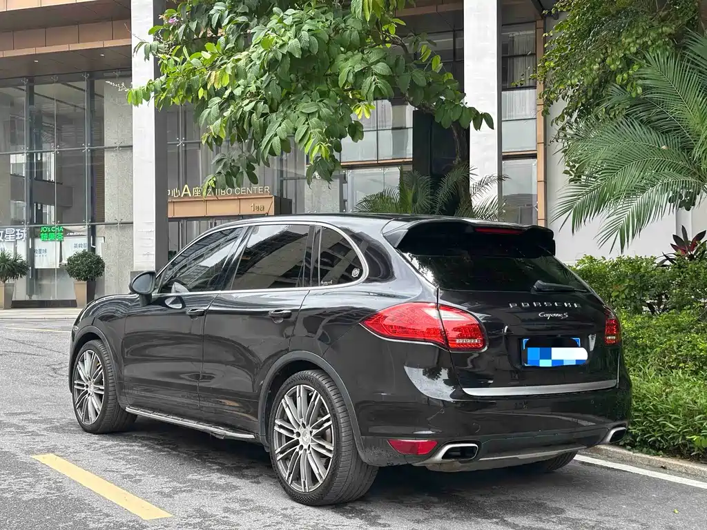 Porsche Cayenne — миниатюра 3