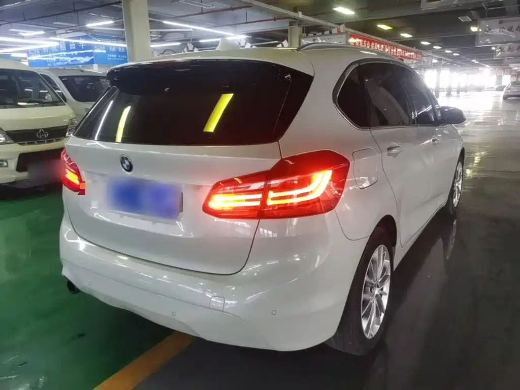 BMW 2 Series Active Tourer — миниатюра 7