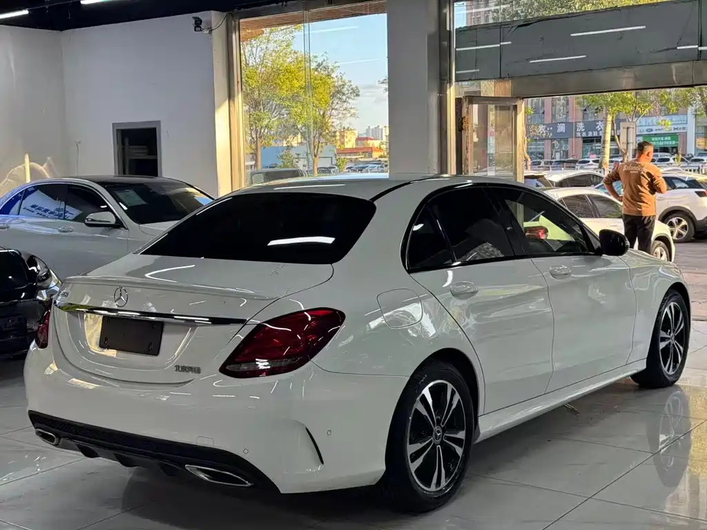 Mercedes-Benz C-Class — миниатюра 6