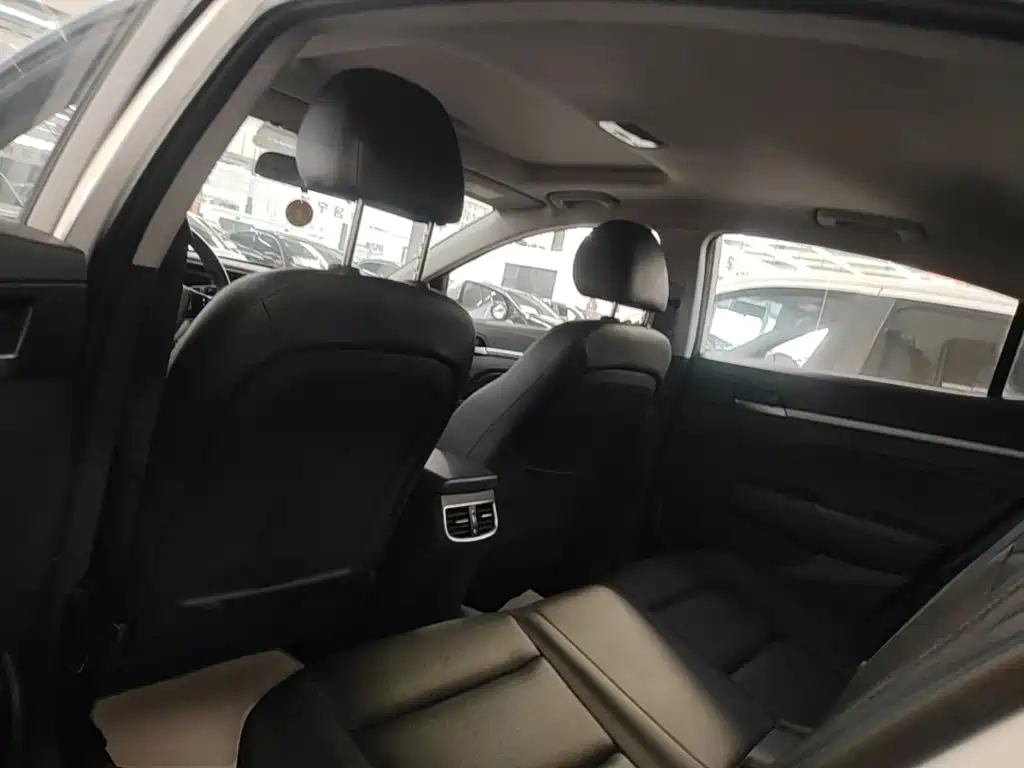 Hyundai Elantra — миниатюра 17