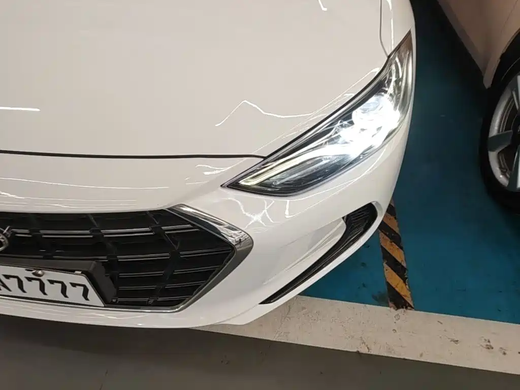 Hyundai Elantra — миниатюра 24