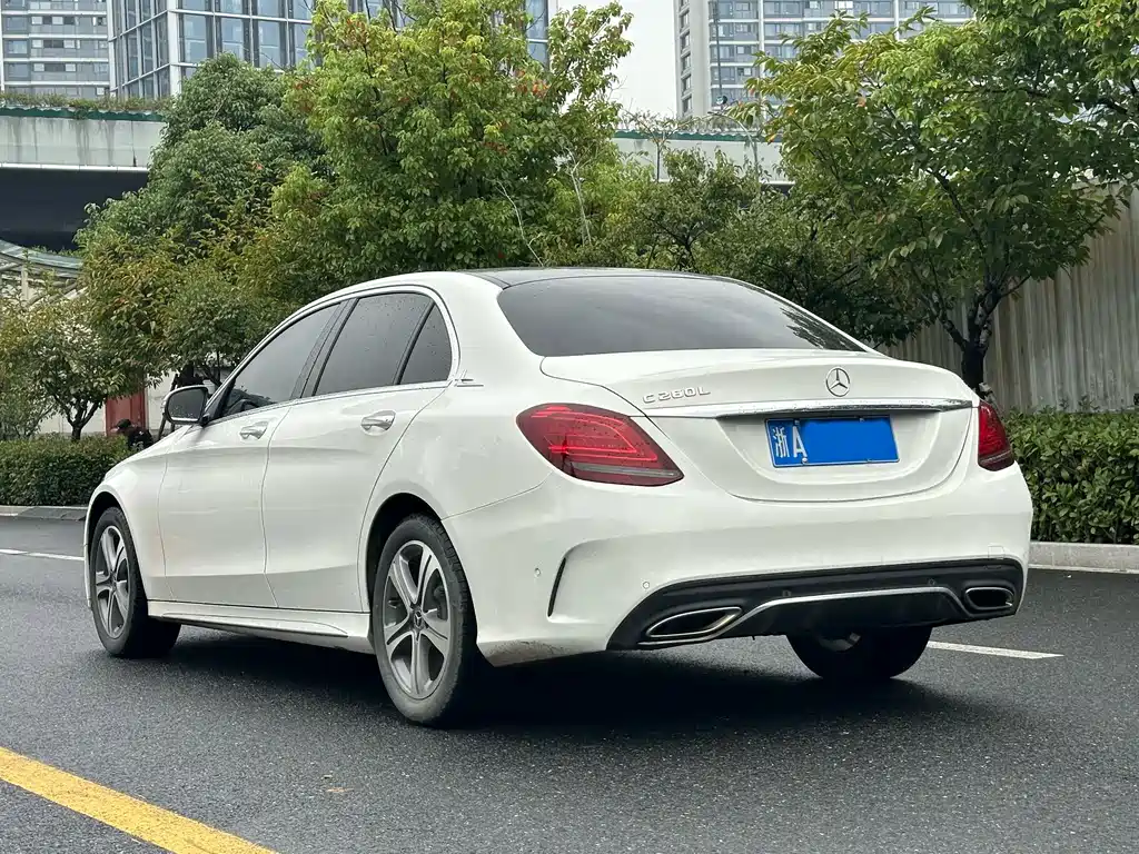 Mercedes-Benz C-Class — миниатюра 6