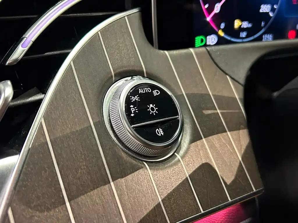 Mercedes-Benz E-Class — миниатюра 9