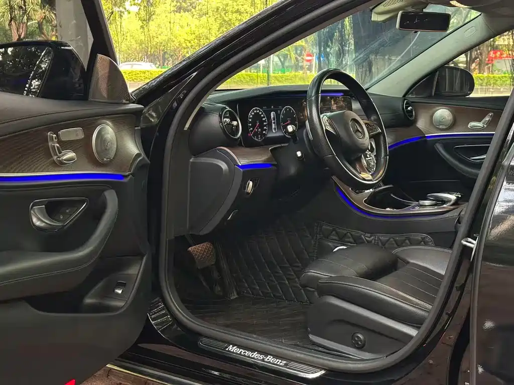 Mercedes-Benz E-Class — миниатюра 8