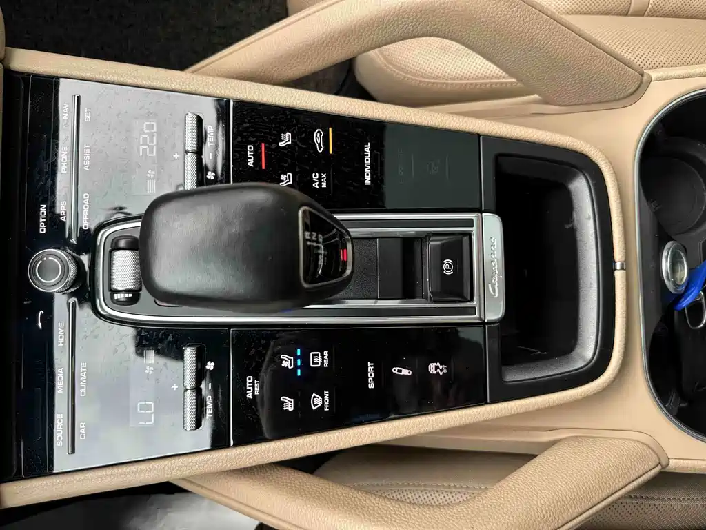 Porsche Cayenne — миниатюра 8