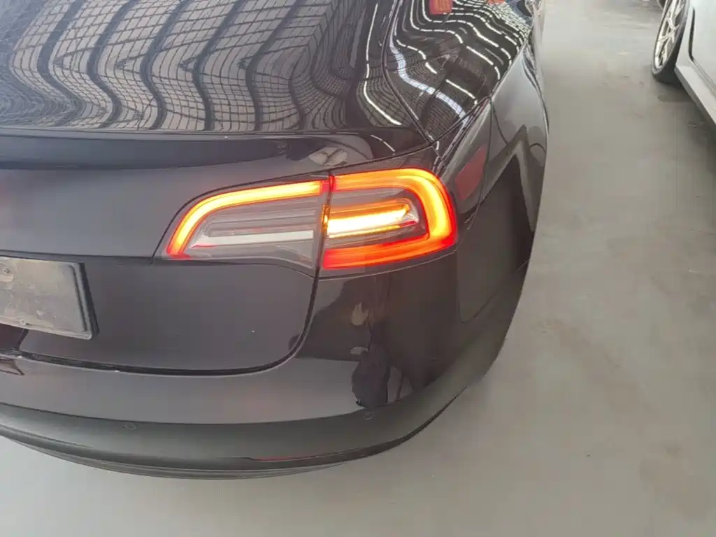 Tesla Model 3 — миниатюра 24