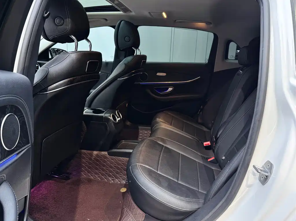 Mercedes-Benz E-Class — миниатюра 10