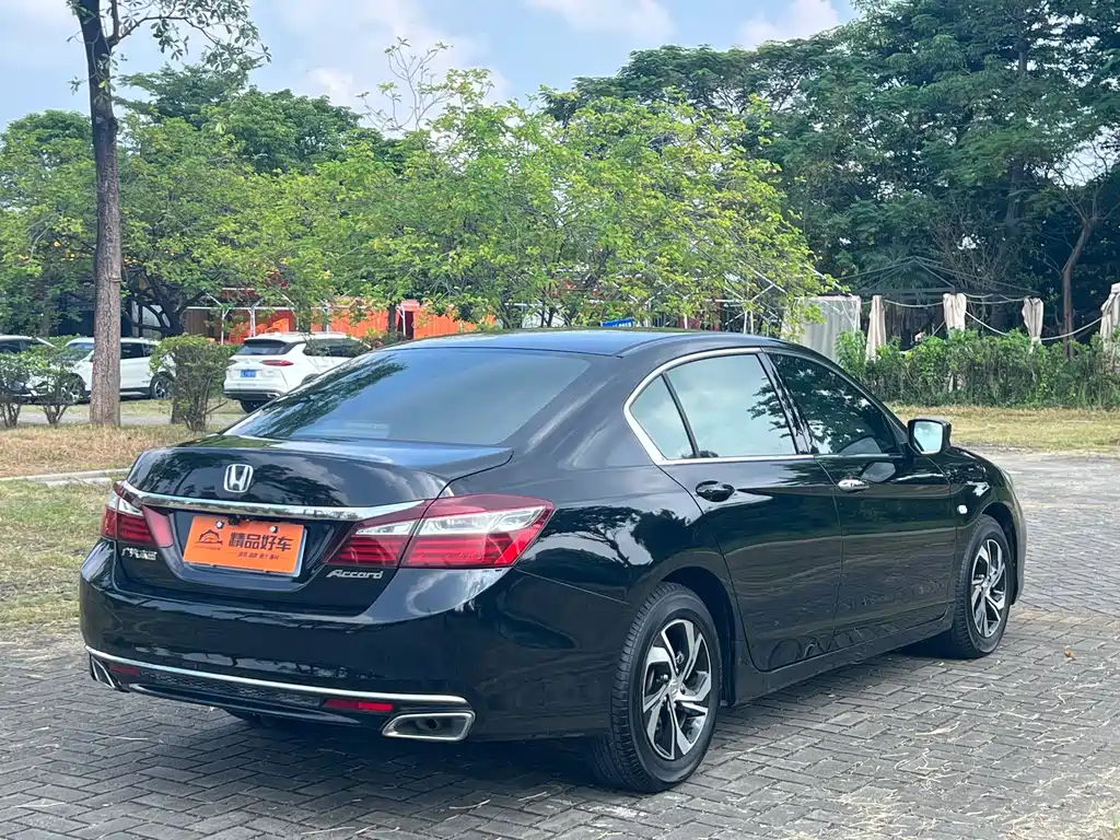Honda Accord — миниатюра 17