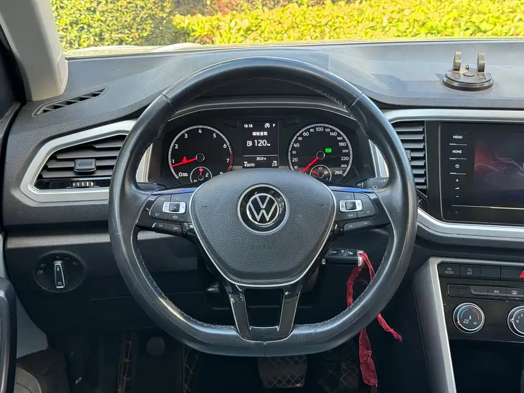 Volkswagen T-Roc — миниатюра 10