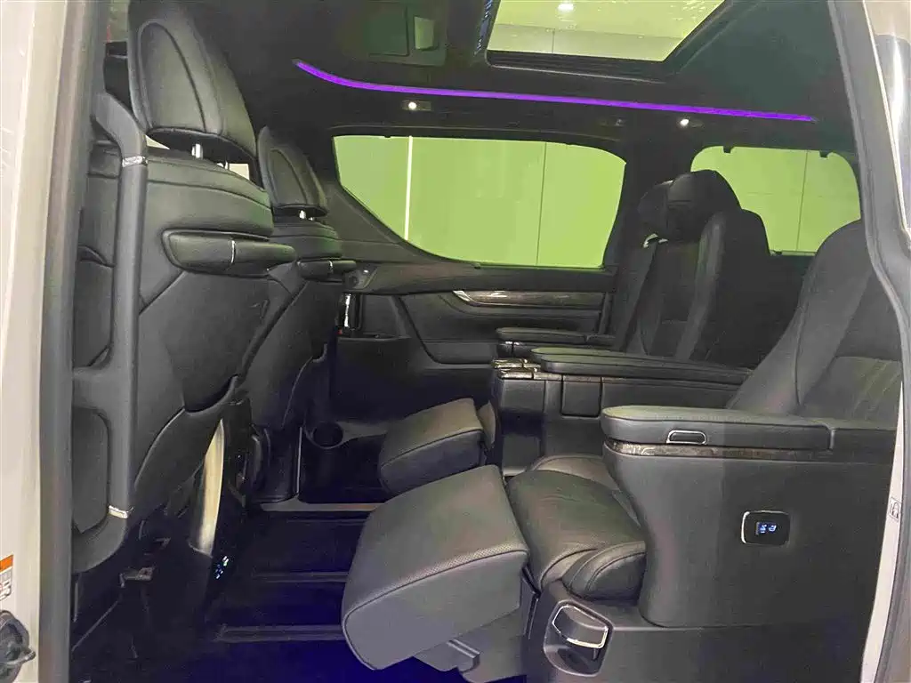 Toyota Vellfire — миниатюра 7
