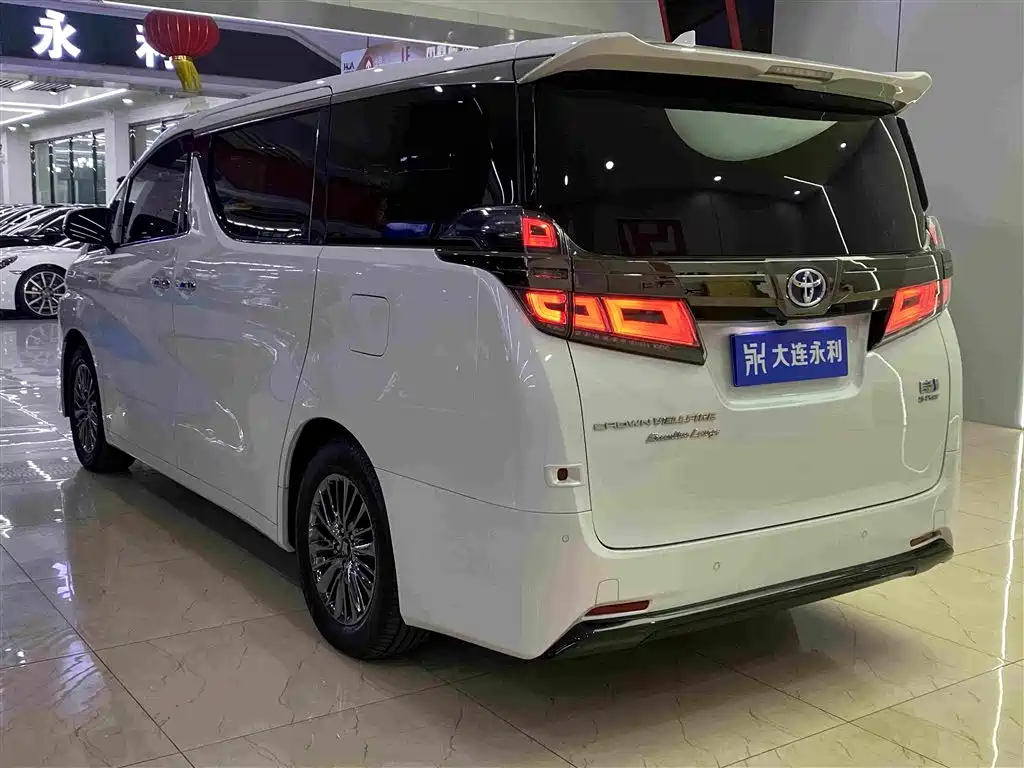 Toyota Vellfire — миниатюра 18