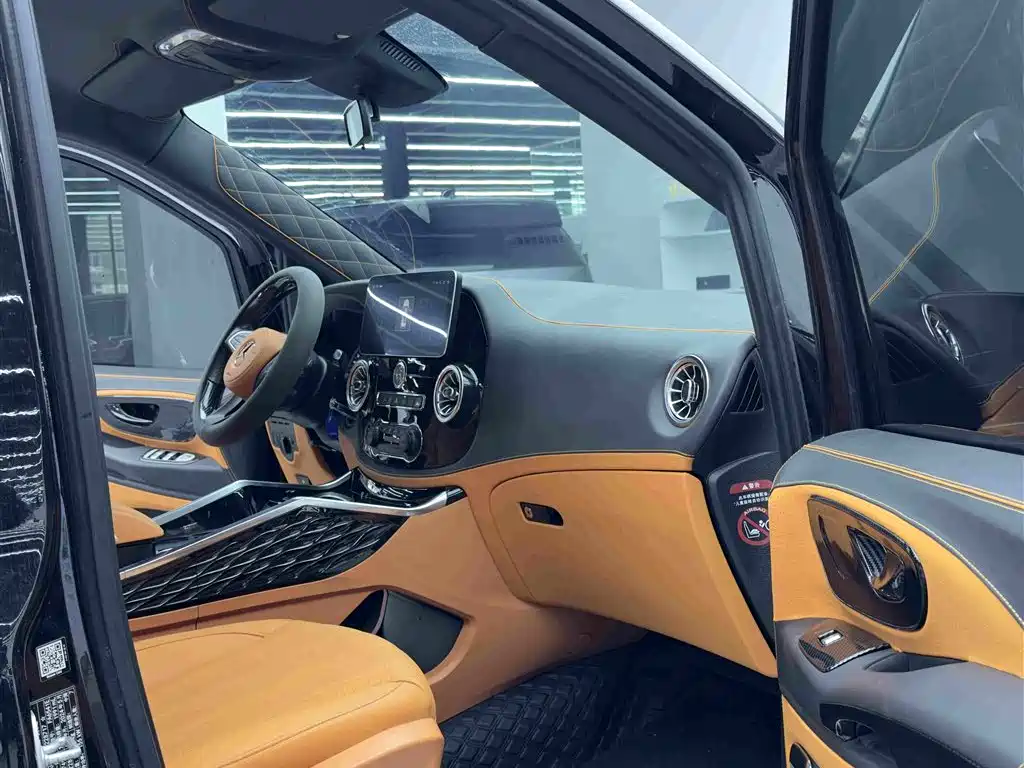 Mercedes-Benz Vito 2023 2.0T Elite 7 мест