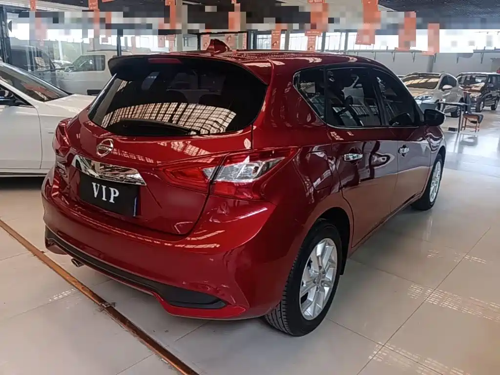 Nissan Tiida — миниатюра 7