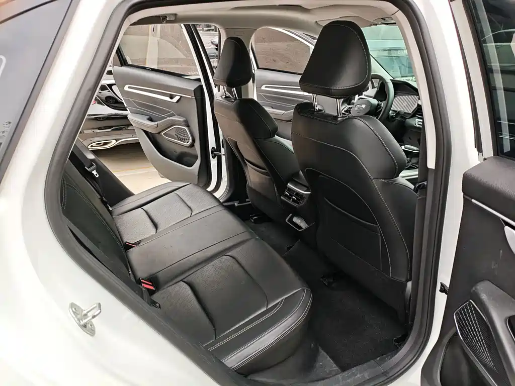 Geely Emgrand — миниатюра 10