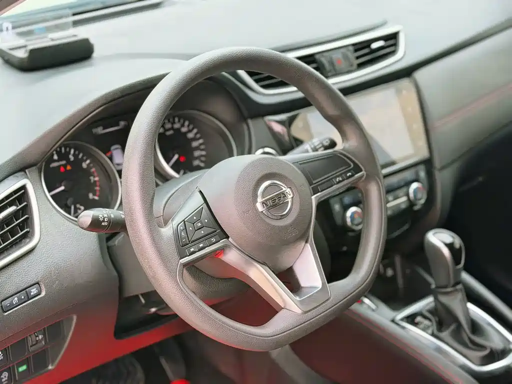 Nissan Qashqai — миниатюра 8